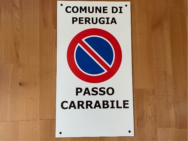 Segnaletica esterna per passo carrabile 