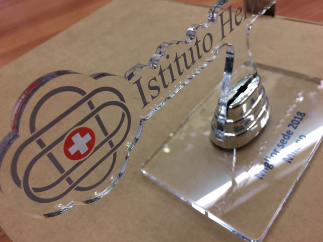 Trofeo in plexiglas personalizzato